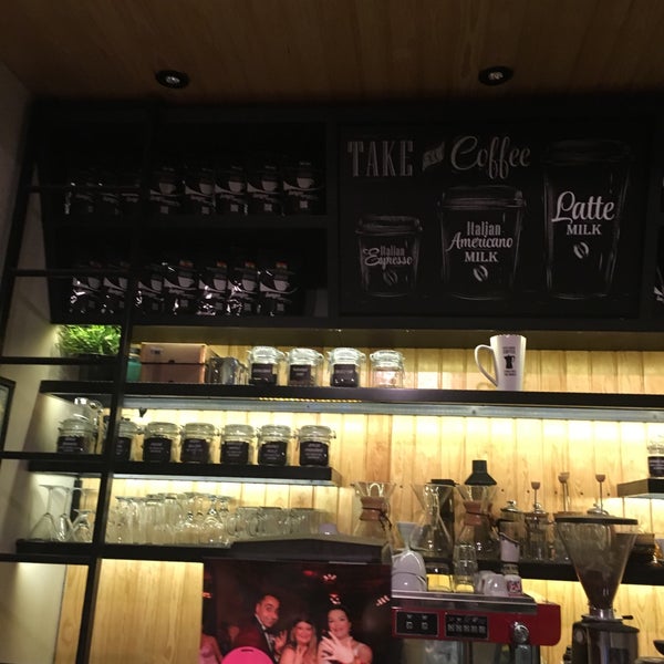 11/14/2016에 Duygu E.님이 Lungo Espresso Bar에서 찍은 사진
