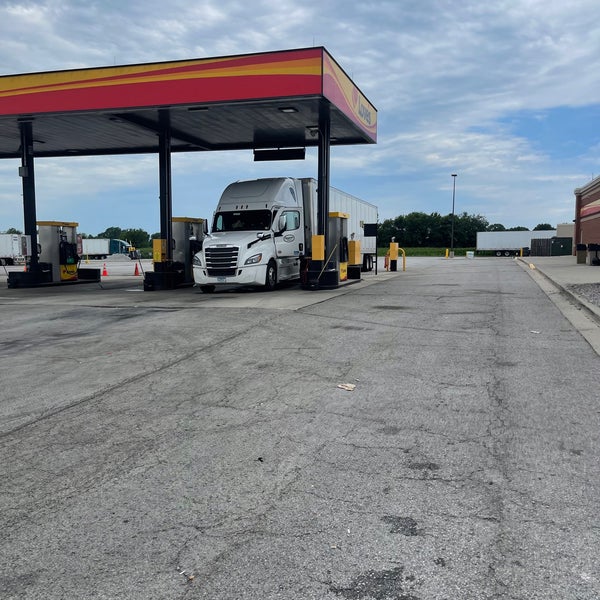 Love's Travel Stop Eagleville, MO