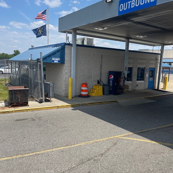 Lowe's Distribution Center 1301 W JFK Dr