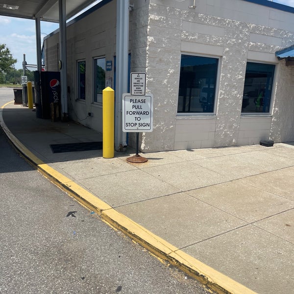 Lowe's Distribution Center 1301 W JFK Dr