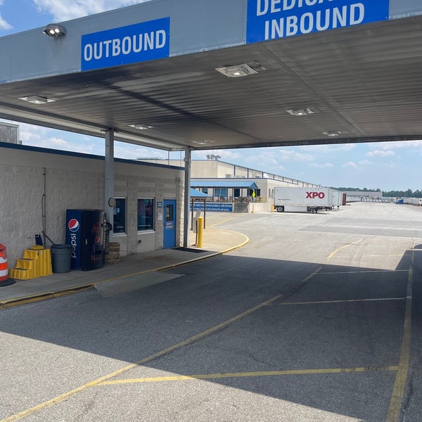 Lowe's Distribution Center 1301 W JFK Dr