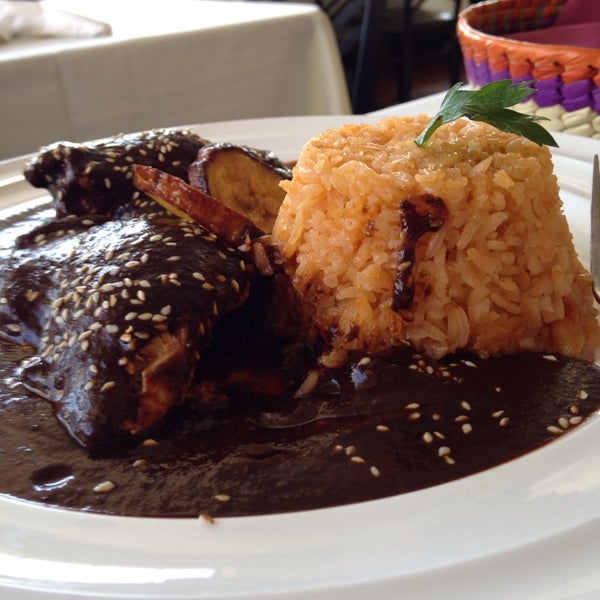 Das Foto wurde bei Cielito Lindo Mexican Gastronomy von Julie G. am 10/22/2013 aufgenommen