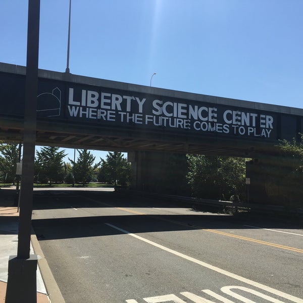 Foto tirada no(a) Liberty Science Center por helen j. em 8/30/2019