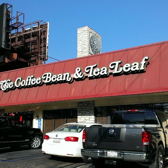 Photo prise au The Coffee Bean &amp; Tea Leaf par Frank H. le9/19/2013