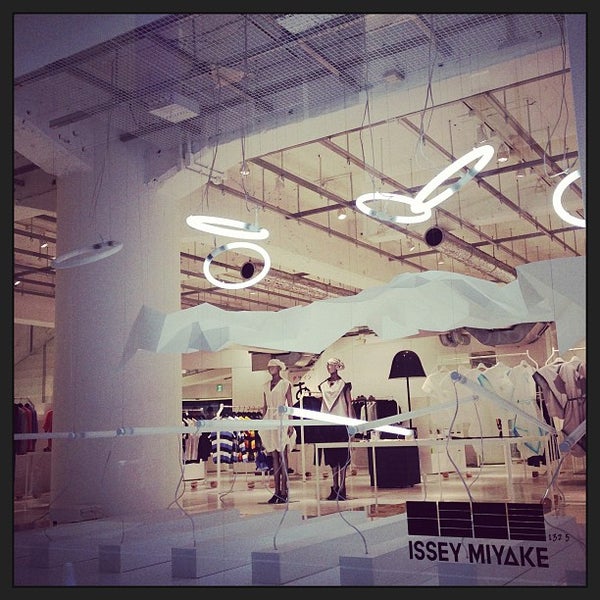 Photos At Elttob Tep Issey Miyake Ginza 銀座 1 Tip