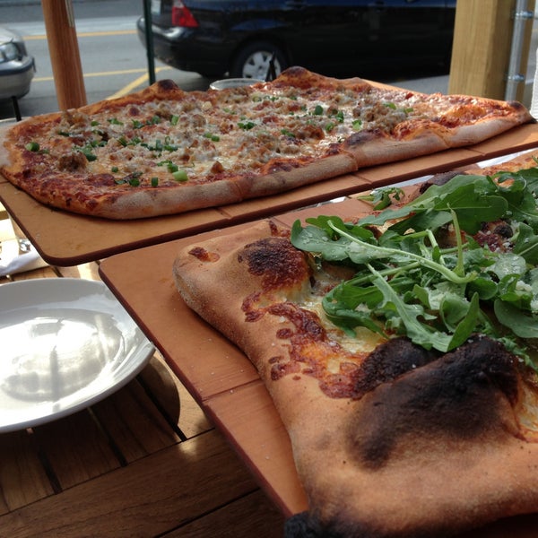 5/28/2013 tarihinde Elliot F.ziyaretçi tarafından Cornerstone - Artisanal Pizza &amp; Craft Beer'de çekilen fotoğraf