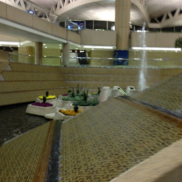 Das Foto wurde bei King Khalid International Airport (RUH) von A.A.E👑 1. am 5/3/2013 aufgenommen