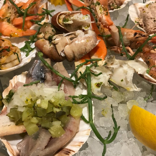 Foto tomada en Mr.Crab Seafood Restaurant  por Moto S. el 1/19/2018