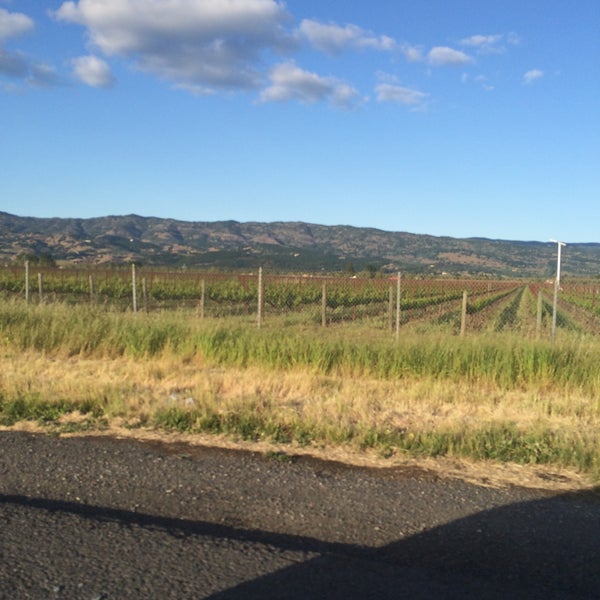 Foto diambil di Napa Valley Wine Country Limo oleh Brian P. pada 4/9/2015