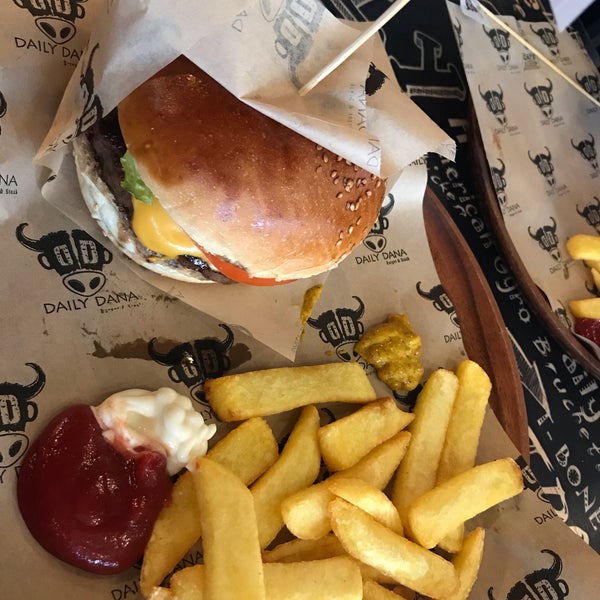 2/2/2019 tarihinde Seckin G.ziyaretçi tarafından Daily Dana Burger &amp; Steak'de çekilen fotoğraf