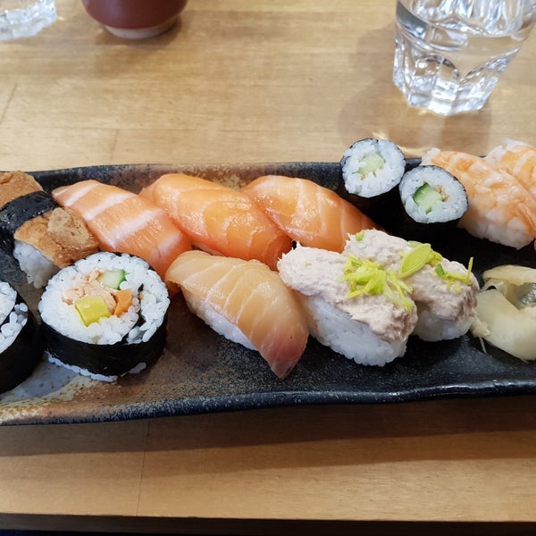 Снимок сделан в Zen Sushi - sushi &amp; sake пользователем Jyri 4/4/2019