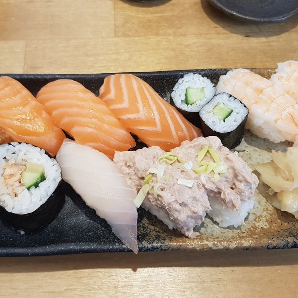 Снимок сделан в Zen Sushi - sushi &amp; sake пользователем Jyri 4/11/2018