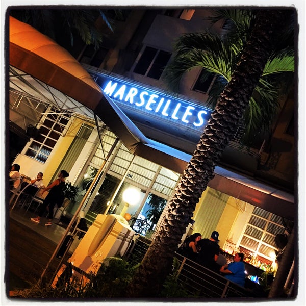 7/6/2016 tarihinde Magnolia L.ziyaretçi tarafından Marseilles Hotel'de çekilen fotoğraf