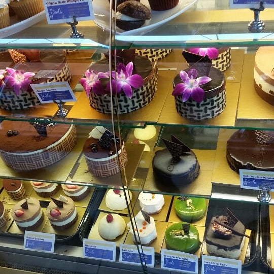 Photo taken at Finale Desserterie &amp; Bakery by PinkMohawk C. on 8/8/2014
