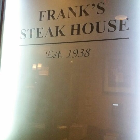 รูปภาพถ่ายที่ Frank&#39;s Steak House โดย PinkMohawk C. เมื่อ 7/18/2014