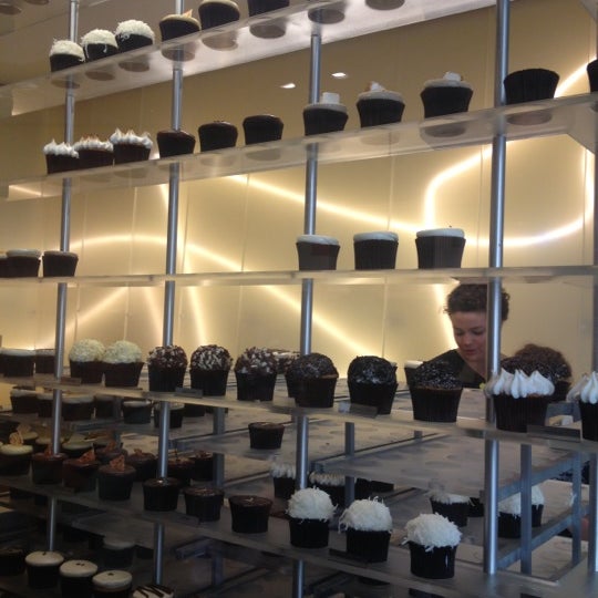 10/21/2012에 Jessica K.님이 More Cupcakes에서 찍은 사진