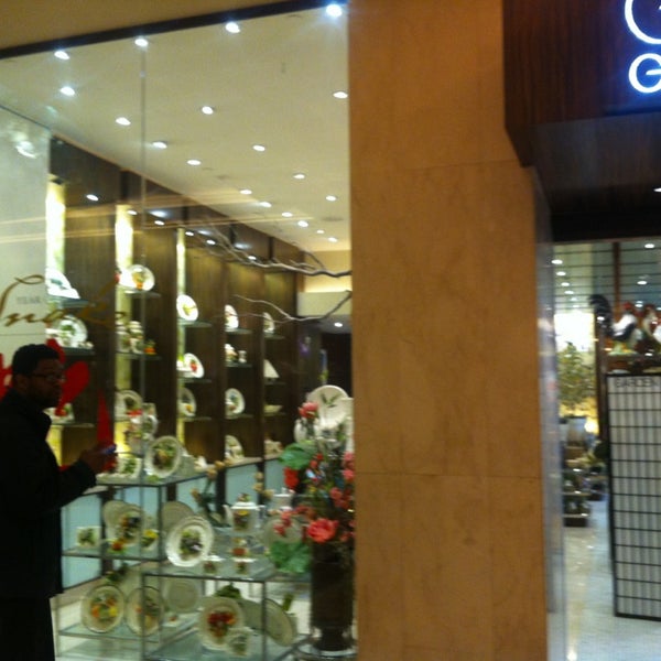 Photo taken at Giardini Garden Store by Venus J. on 2/12/2013
