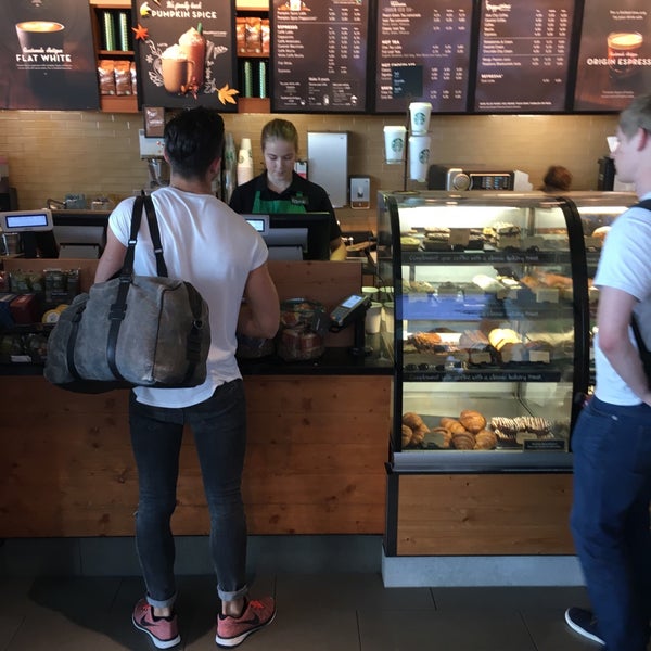Photo taken at Starbucks by Jan v. on 9/23/2016