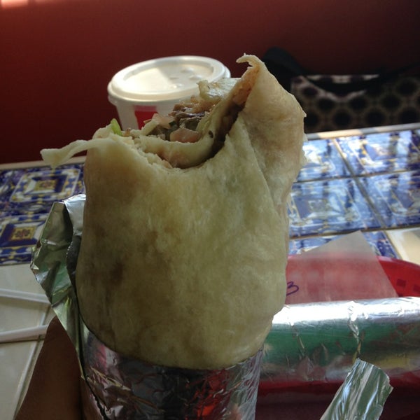9/11/2013 tarihinde Miguel C.ziyaretçi tarafından El Super Burrito'de çekilen fotoğraf