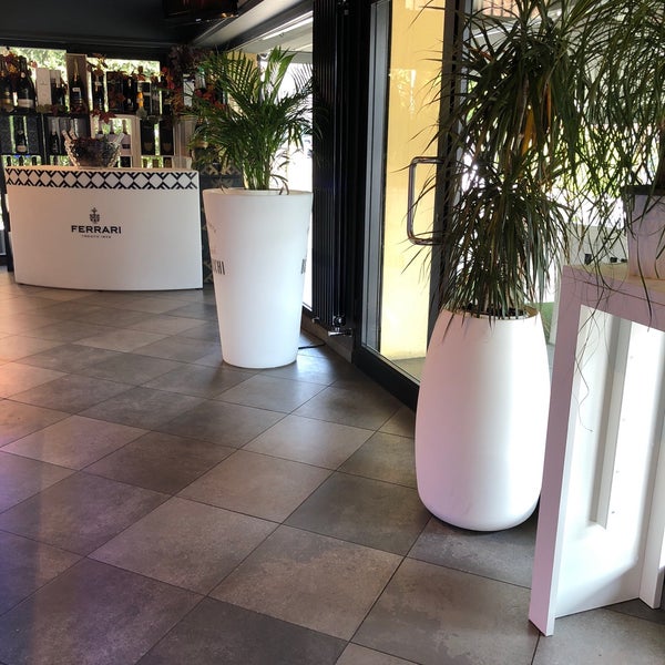 Denny's. Bars company. Джус магазин в москве. Барс бренд. Барс обувная компания логотип.