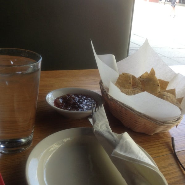 8/21/2013 tarihinde Vietvet52ziyaretçi tarafından That Little Mexican Café'de çekilen fotoğraf