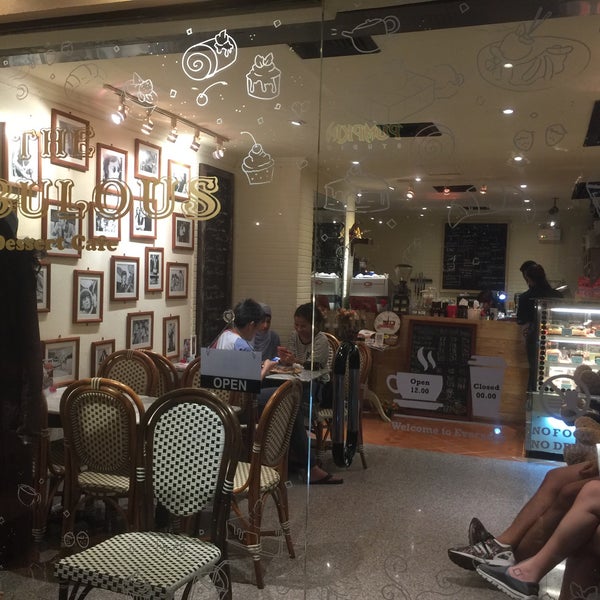 Foto tirada no(a) The Fabulous Dessert Cafe por AorPG R. em 5/14/2016