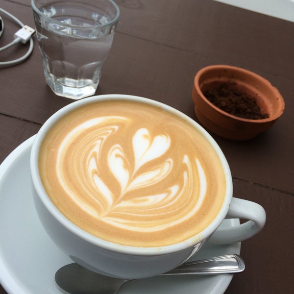รูปภาพถ่ายที่ Café Limón โดย Daniela O. เมื่อ 10/10/2015