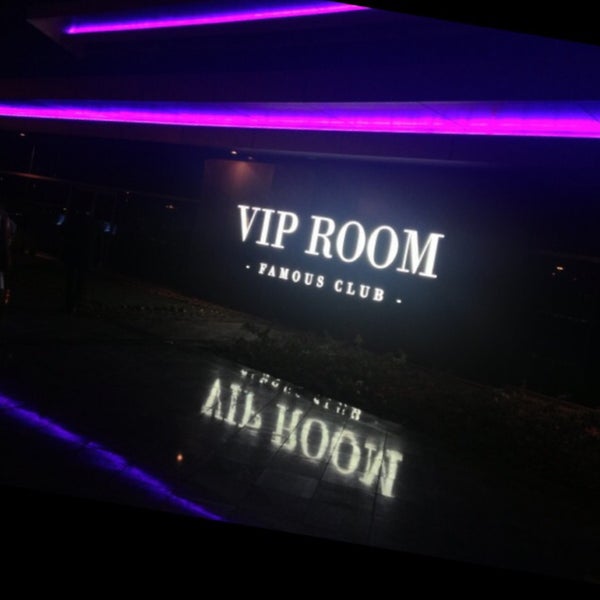 Photo taken at Vip Room Dubai by Ali A. on 9/30/2015