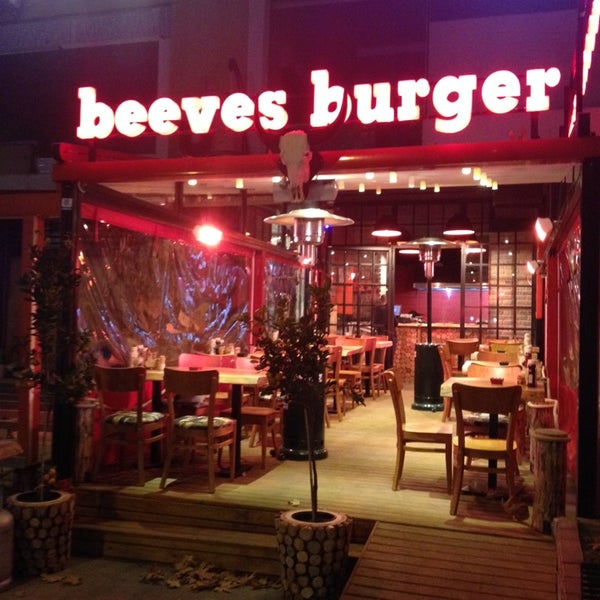 Das Foto wurde bei Beeves Burger von Can K. am 11/15/2013 aufgenommen