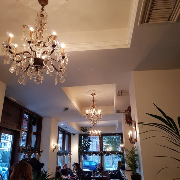 Foto diambil di Rialto Caffe Wine Bar oleh 　　エレーナ pada 1/3/2018