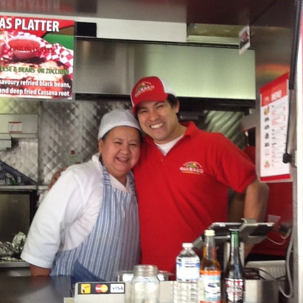Das Foto wurde bei Guanaco Salvadoran Cuisine food truck von John M. am 5/24/2013 aufgenommen