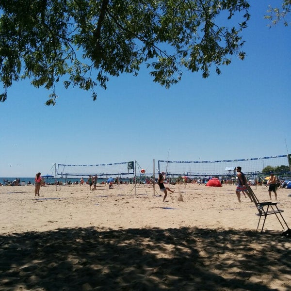 Foto diambil di Cobourg Beach oleh ptbo .. pada 7/5/2014