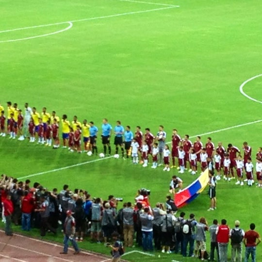 Photo taken at Estadio Olímpico Gral. José Antonio Anzoátegui by Roberto G. on 10/17/2012