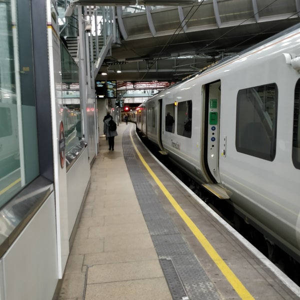 platform 3 clerkenwell farringdon railway station zfd platform 3 clerkenwell farringdon railway station zfd