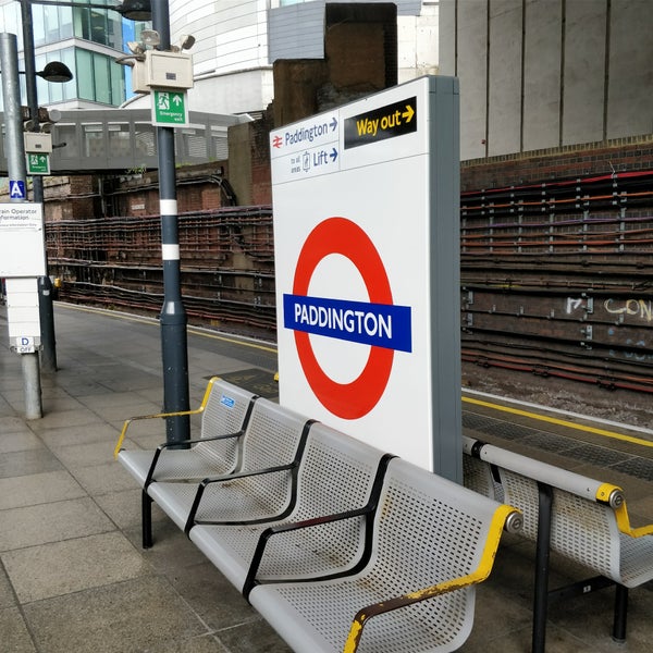 Foto tirada no(a) Paddington London Underground Station (Hammersmith &amp; City and Circle lines) por Gordon C. em 8/4/2017