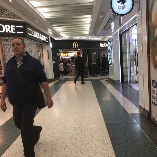 5/9/2017 tarihinde Gordon C.ziyaretçi tarafından West One Shopping Centre'de çekilen fotoğraf