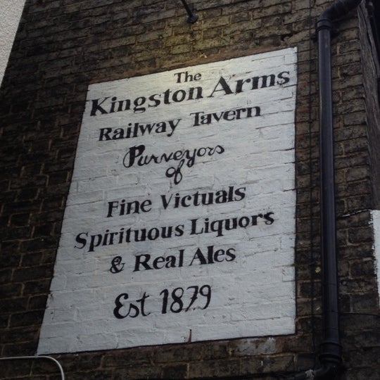 รูปภาพถ่ายที่ Kingston Arms Freehouse โดย Thomas S. เมื่อ 9/24/2012