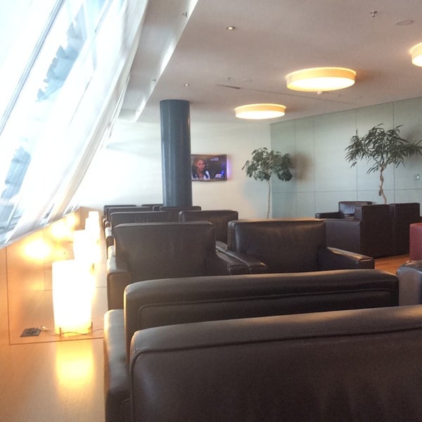 Photo taken at Dnata Skyview Lounge by Sole Mio o. on 5/6/2014