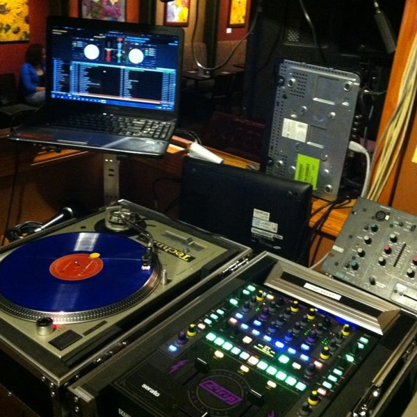 Das Foto wurde bei Ruby&#39;s Restaurant von DJ Quality am 12/30/2012 aufgenommen