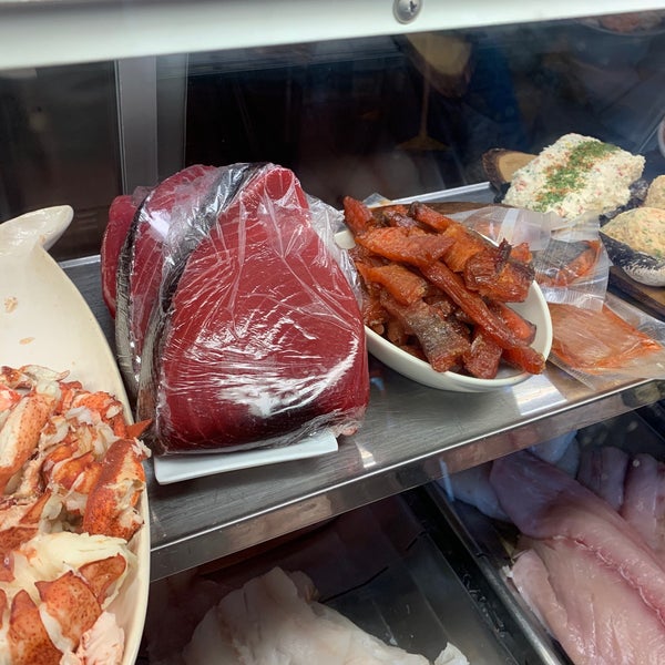 Foto diambil di The Angler Fish Market &amp; Chowder Co. oleh Diane G. pada 2/25/2019