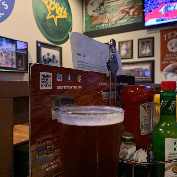 2/23/2019 tarihinde Arthur A.ziyaretçi tarafından No Frills Grill &amp; Sports Bar - Arlington, TX'de çekilen fotoğraf