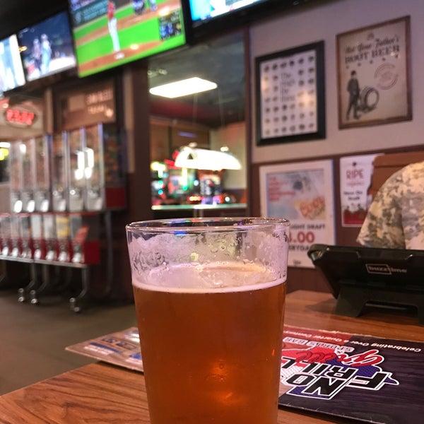 7/21/2018 tarihinde Arthur A.ziyaretçi tarafından No Frills Grill &amp; Sports Bar - Arlington, TX'de çekilen fotoğraf