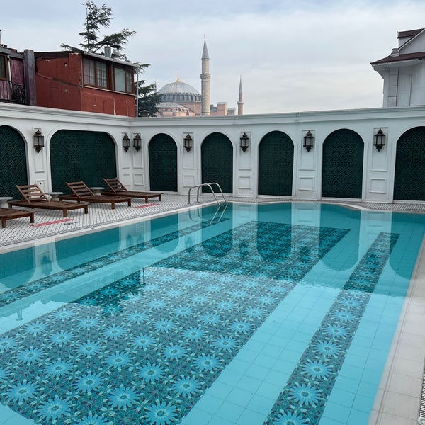 Foto diambil di Sura Hagia Sophia Hotel Sultanahmet oleh Mert pada 1/9/2022