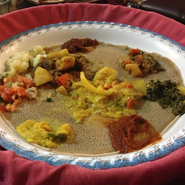 รูปภาพถ่ายที่ Meskerem Ethiopian Restaurant โดย Michelle P. เมื่อ 2/23/2013