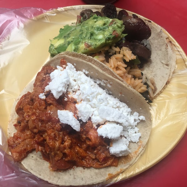 Das Foto wurde bei Tacos la glorieta von Carreto am 6/14/2017 aufgenommen