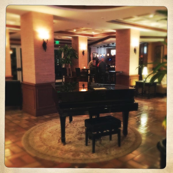 Das Foto wurde bei Riverside Hotel von HERNAN P. am 9/3/2016 aufgenommen