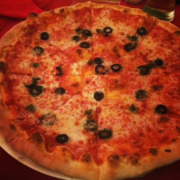 Photo taken at Govinda Italian Restaurant &amp; Pizzeria by fazz0611 on 12/14/2013