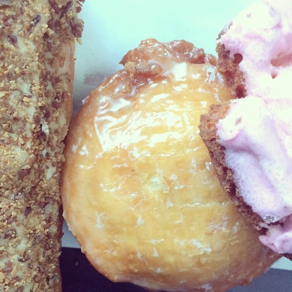 9/13/2014 tarihinde Bernie G.ziyaretçi tarafından Angel&#39;s Donuts &amp; Ice Cream'de çekilen fotoğraf