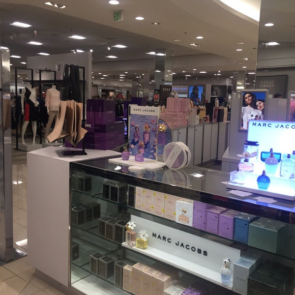 Macy's Outlet Store in Tigard