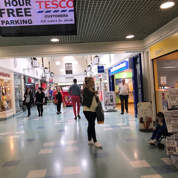 Arthur's Quay Shopping Centre Limerick에서 쇼핑몰일